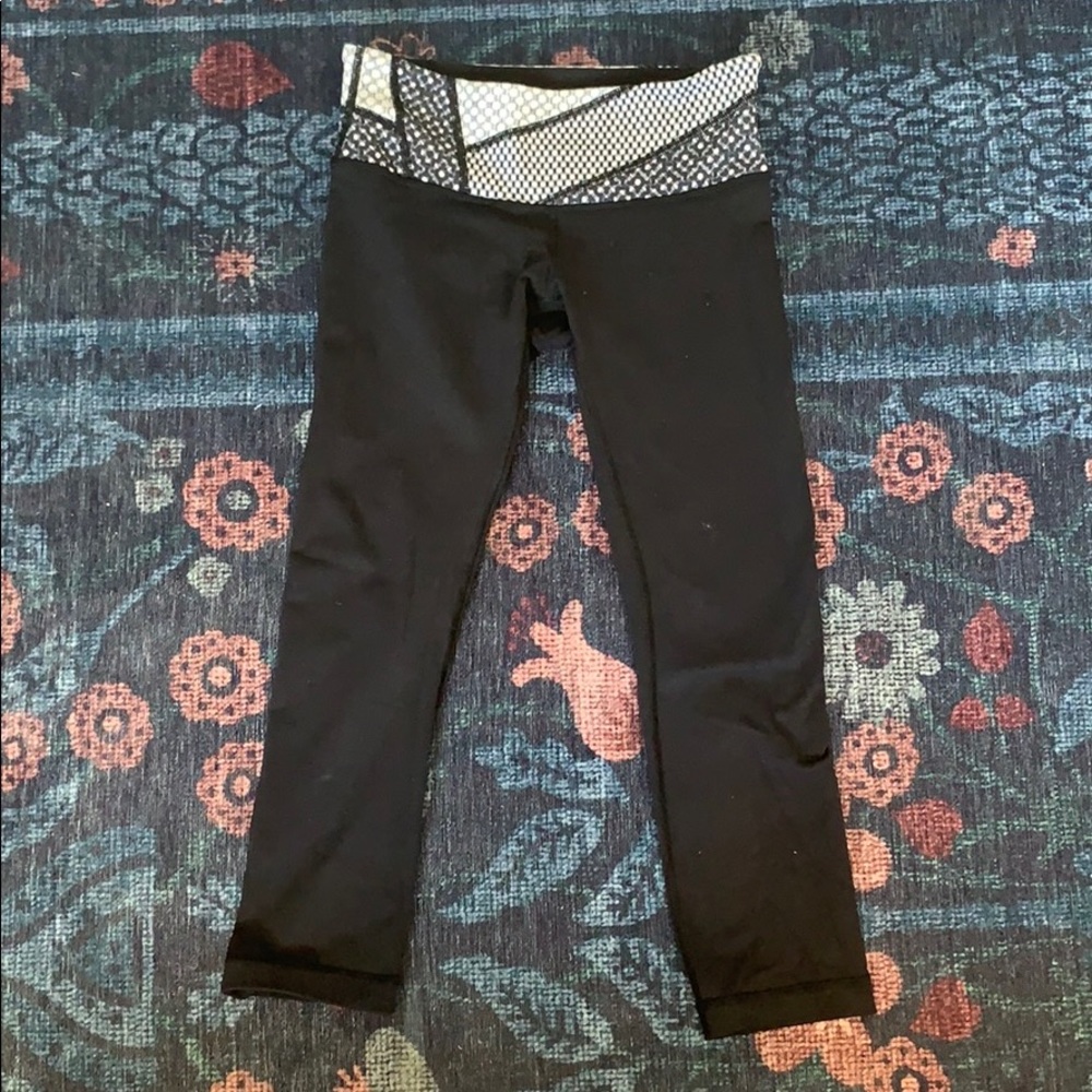 Lululemon Wunder Under crops